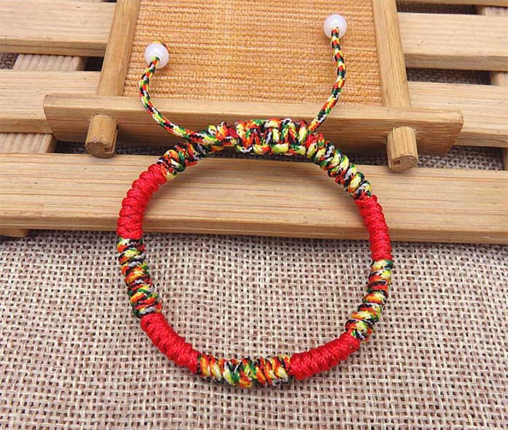 May mắn sẽ đến với người đeo trên mình vòng tay ngũ sắc