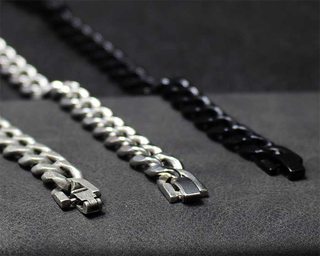 Không lo lỗi thời khi diện vòng đeo tay kim loại cao cấp